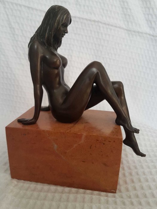 Raymondo - Bronzen beeld vrouwelijk naakt model