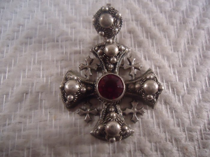 950 Silver - Jerusalem cross pendant in silver and red - Catawiki