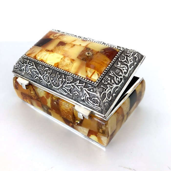 琥珀胸饰品盒 - 琥珀 - Baltic amber (succinite)