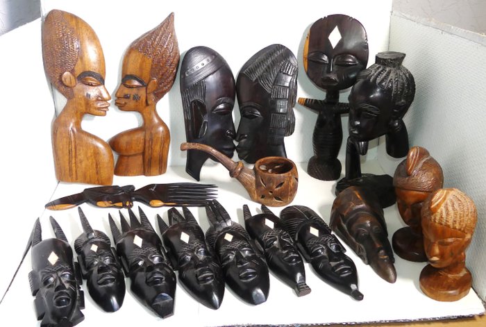 O mulțime de obiecte africane (18) - Lemn, Lemn - Abanos