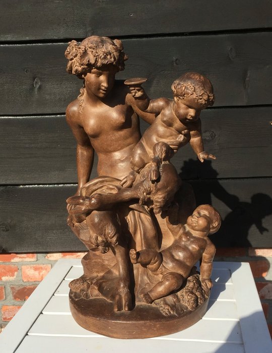 Naar Clodion (Claude Michel, 1738-1814) - Skulptur, eine Skulpturengruppe aus Bacchante, Faun und Putto (1) - Terrakotta - um 1900