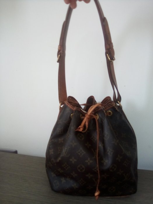 Louis Vuitton - Secchiello Crossbody bag - Catawiki