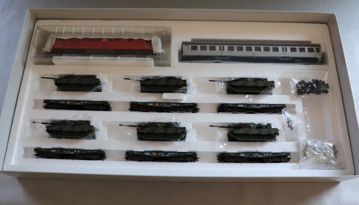 Märklin H0 - 26606 - Σετ τρένου - Εμπορευματική αμαξοστοιχία με στρατιωτικά αγαθά του γερμανικού στρατού με BR 232 - DB