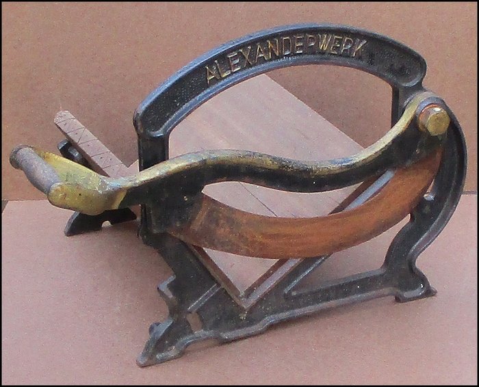 Alexanderwerk - 老面包刀 - 铸铁;木