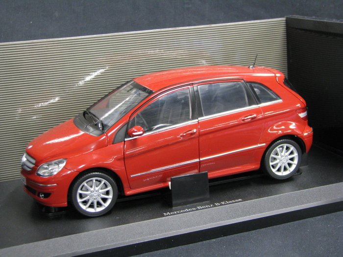 Mercedes-Benz - 1:18 - Kyosho Mercedes-Benz B-Class ( B-Klasse ) (5-door)  (JS)