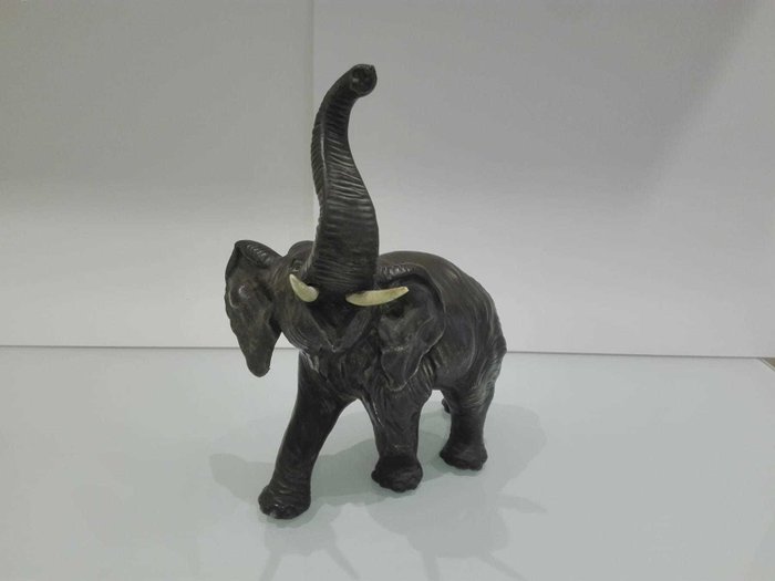 M. Fabris - Elephant sculpture - Terracotta