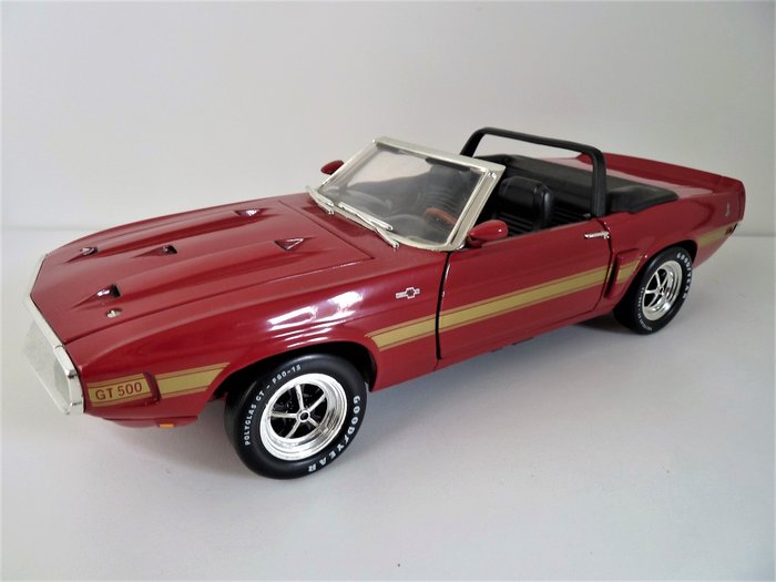 Preview of the first image of ERTL Premiere Edition - 1:18 - Ertl American Muscle - Schaal 1/18 - 1969 Shelby GT500 Cabrio - rood.