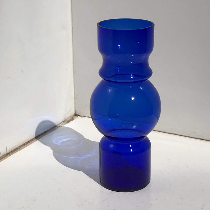 Tamara Aladin - Riihimäen Lasi - Κομψό μπλε φινλανδικό βάζο σχεδίασης