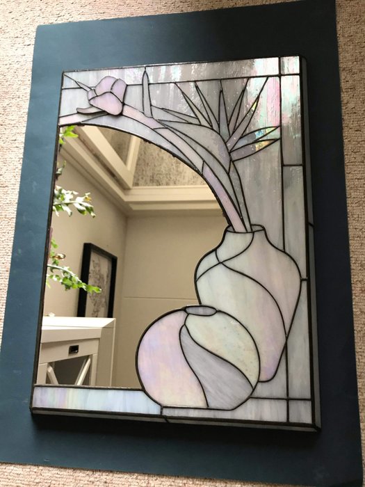 Schöner Buntglasspiegel im Tiffany-Stil. - Buntglas