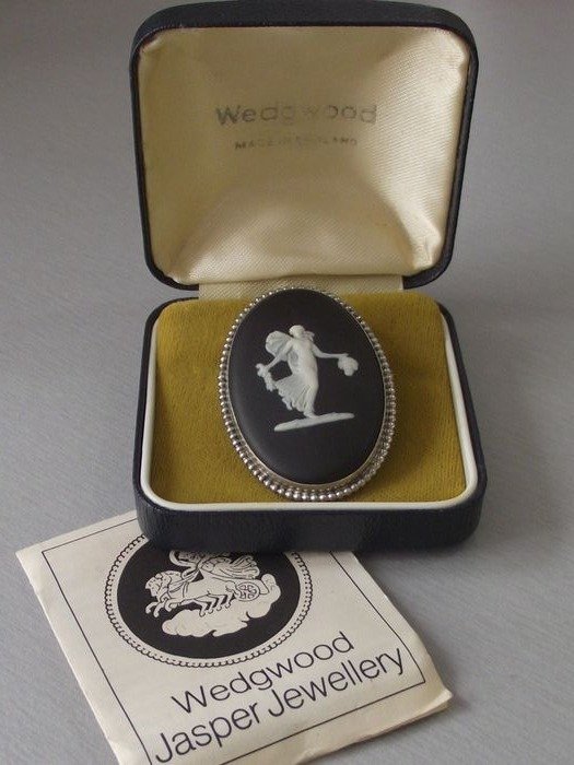 WEDGWOOD England-  Black Jasperware Silver - Gudinna Cameo Brosch