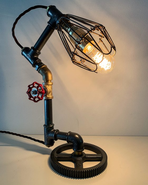 Incredibile lampada Steampunk - Realizzato con materiali genuini, fatto a mano