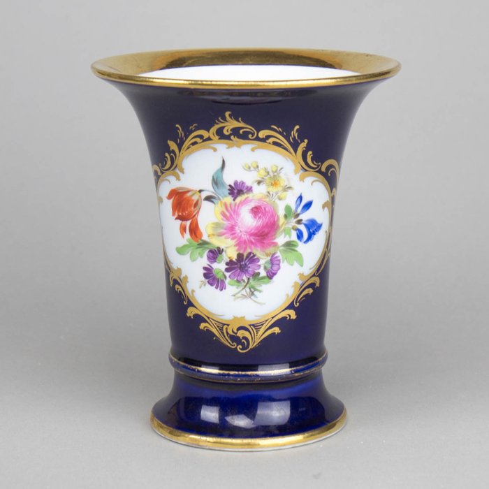 Meissen - 帶有“鮮花花束”裝飾的鈷藍金花瓶 - 瓷器