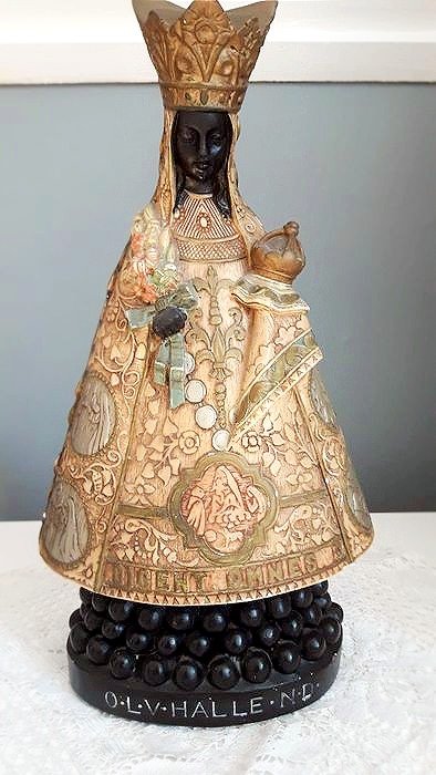 P.A.B - Beautiful beautiful statue of the black madonna Our Lady HALLE N.D 47 cm high - Plaster