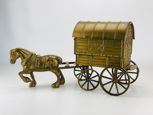 Cavalo com carroça coberta - Latão