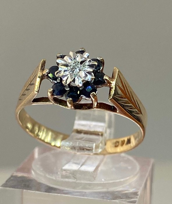 W&G Birmingham  Hallmarked  - 9kt/375 Gull - Ring Diamant - Safirer