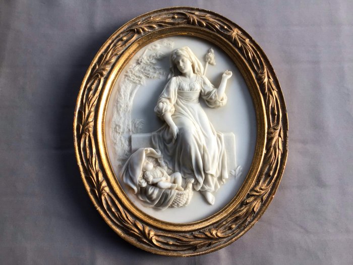 Roe Bros Artist Colormen picture frame makers - Relief in alabaster dust - Mother with child