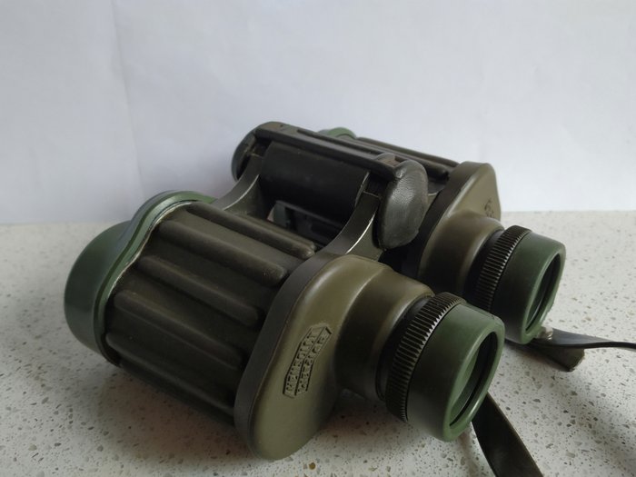 Hensoldt Wetzlar Green military binoculars  8x30 +case