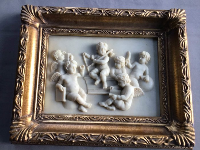 Roe Bros Artist Colormen picture frame makers - Ulga w pyle alabastrowym, putti