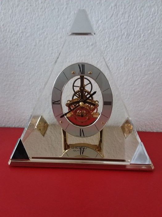 Seiko - piramide klok (1) - metaal en kunststof