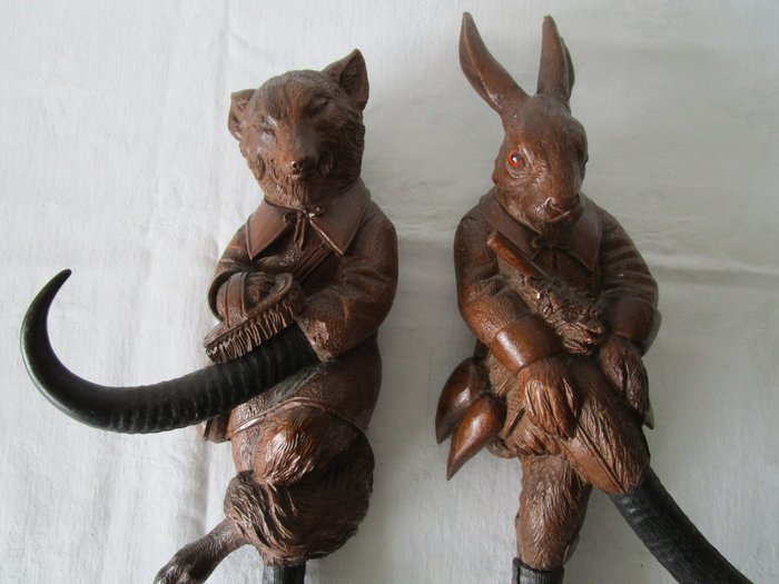 Black forest / carved wooden coat hangers depicting a hunter and fox. with (2) - Wood - Ca 1890