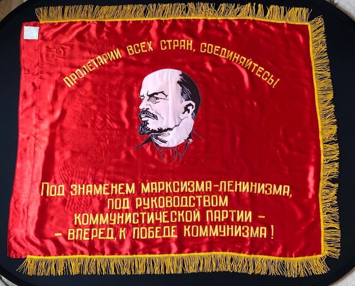 Vintage red flag, banner Soviet Russian Lenin, propaganda of the USSR - Liput - kartasto