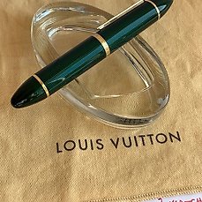 Louis Vuitton - Pluma - Cargo Green Lacquer Big Muy bonito Raro Hulk -  Catawiki