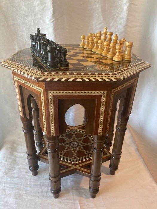 Vintage Alhambra Chess Table - Taracea Wood - Εξπρεσιονισμός - ξυλόγλυπτα σχήματα