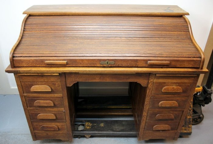 带卷帘的大秘书 - Oak - Late 19th century