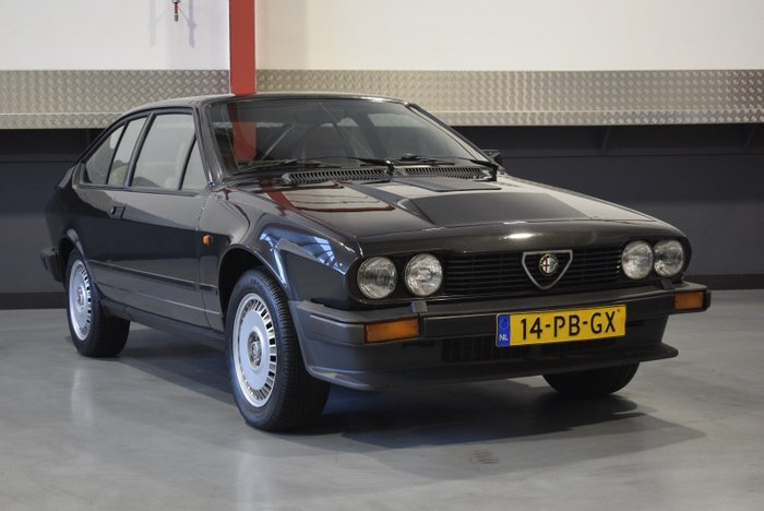 Alfa Romeo - Alfetta GTV (GTV6) 2.5L V6 Coupe - NO RESERVE - 1983