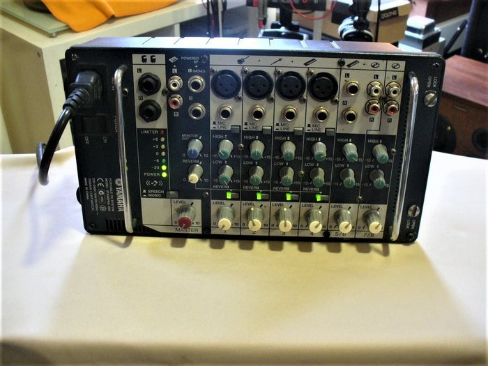 Yamaha - Stagepas 300 - Powered audio mixer - 2012