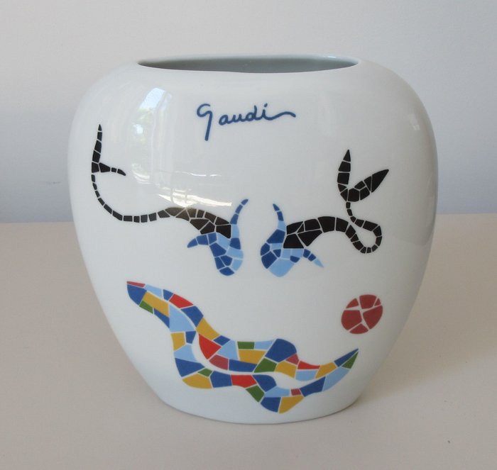 Porseleinen vaas naar ontwerp van Antoni Gaudi - Porselein