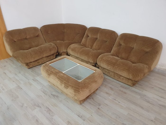 Rino Maturi - Mimo Padova - Moduláris kanapé és dohányzóasztal - Nuvolone