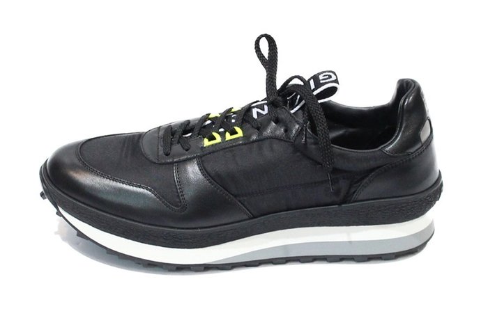 givenchy tr3 runner