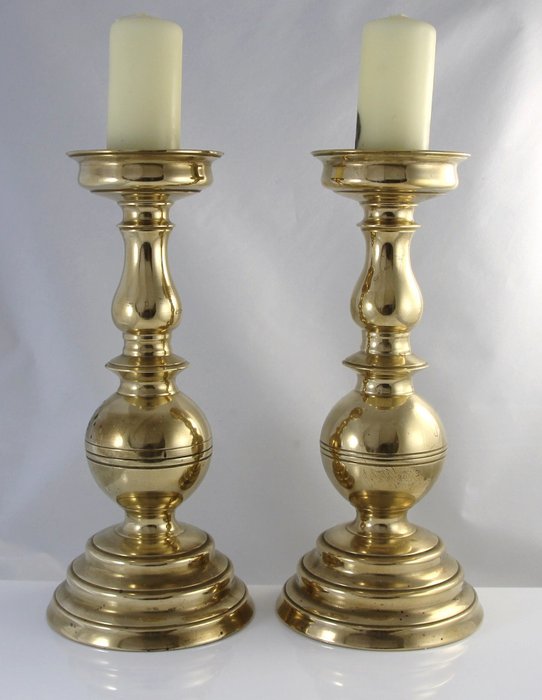 Antiikki messinkialttari / kirkon kynttilänjalat (2) - Art Deco - Messinki