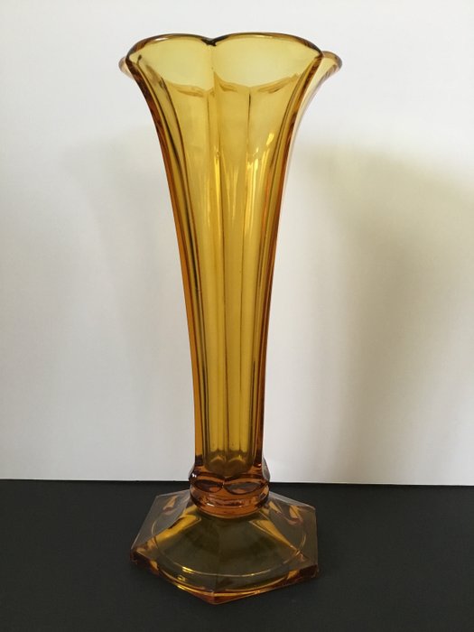Charles Graffart - Val Saint Lambert - Vase Art Déco Luxval 'AMÉRICAIN' 1935 Couleur ambre - Verre