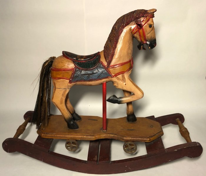 Calul cu balans din lemn antic - lemn