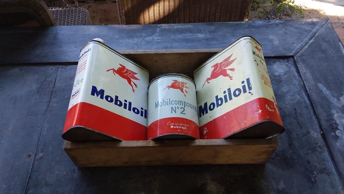 老罐头的3桶装的莫比尔油 - ancien bidon d'huile mobiloil lots de 3 bidon avec ca caisse en bois - automobilia mobiloil  - 1950-1960