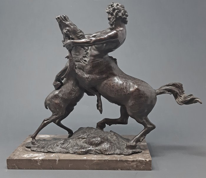 Eugenio Avolio (1876-1929) - Szobor, "A Minotaurusz küzdelme" - Bronze (patinated) - ca. 1900