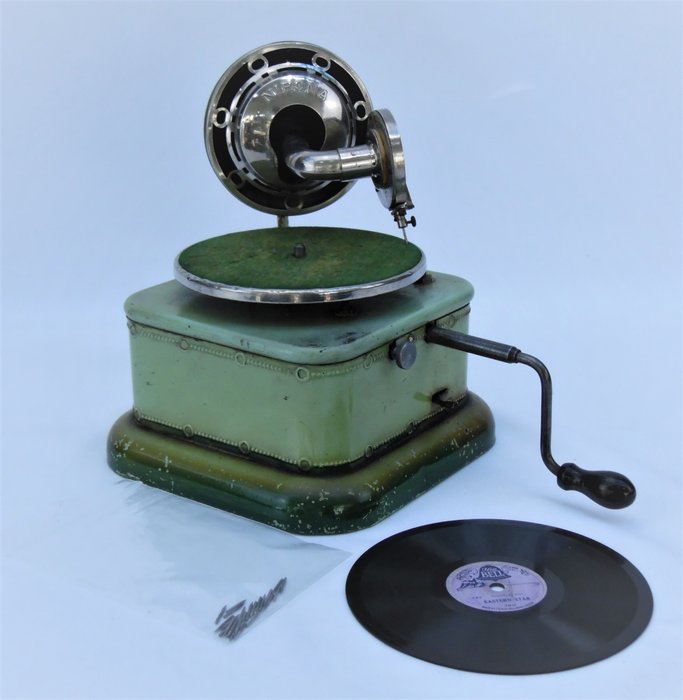 Kinder Grammophon Nirona Modell Suzy (3) - Weißblech - Erste Hälfte des 20. Jahrhunderts