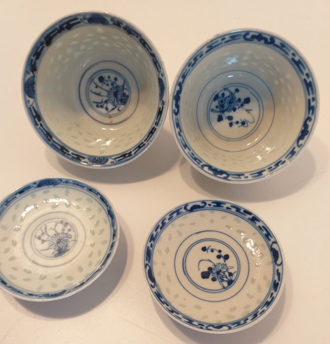 碗類 (4) - 藍色和白色 - 瓷器 - 水稻粒紋 - 中國 - 19世紀末