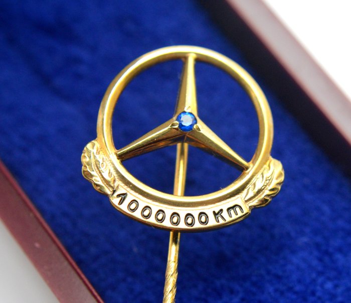 333 Gold Pin Badge with sapphire 1000000 Km - Mercedes-Benz