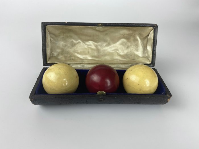 Billiard Balls in original case - Ivory, Leather - circa 1900