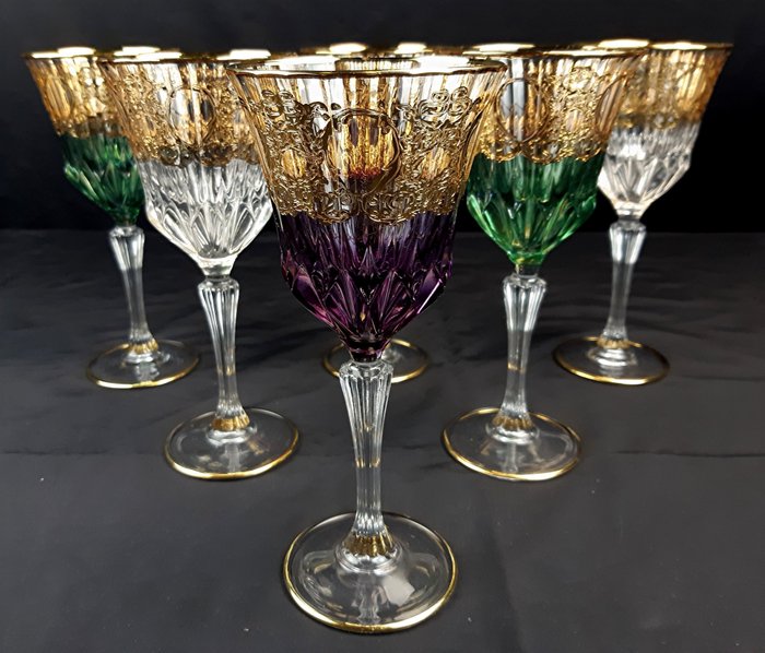 "Cristal T " di Murano - Όμορφα vintage ποτήρια κρασιού (6) - σε κομμένα κρύσταλλα σε τρία χρώματα, λευκό, πράσινο και μοβ, με διακοσμήσεις λουλουδιών και γιορτές σε 24
