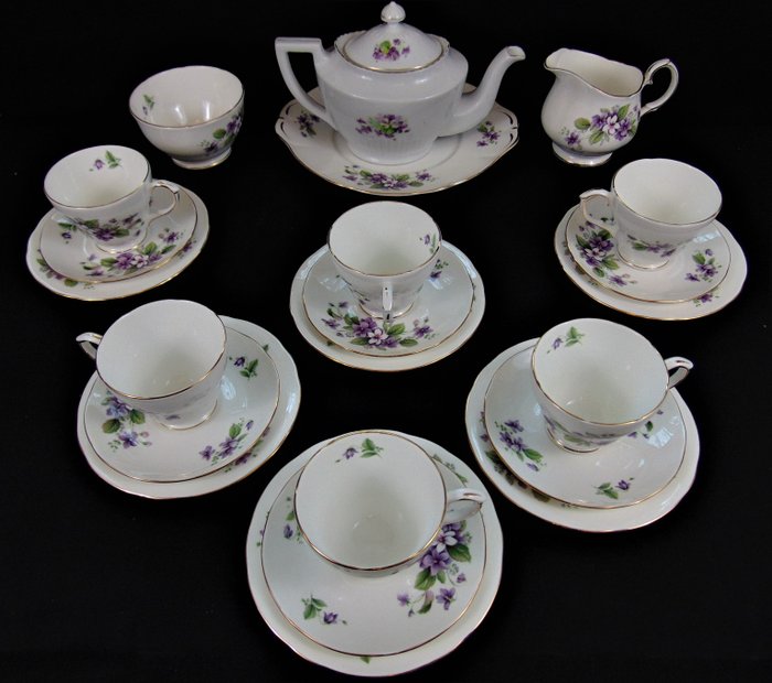 Service à thé «Duchesse» en porcelaine tendre pour 6 personnes par «Tivoli» (16) - Style Néoclassique - Porcelaine