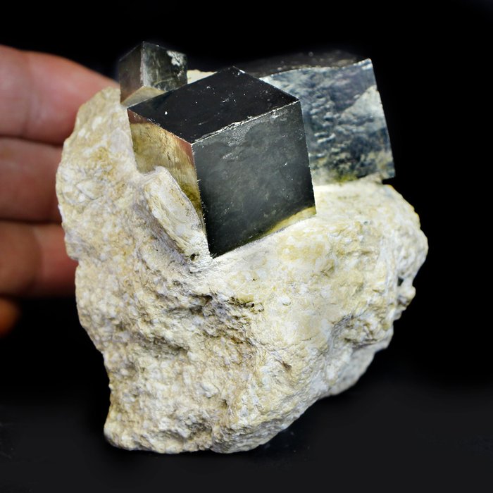 Kubieke pyriet - Huanzala-mijnen Kristallen op matrix - Hoogte: 75 mm - Breedte: 70 mm- 480 g