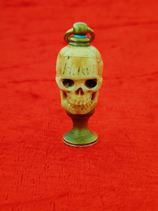 Superbe bourre-pipe en bronze "Memento Mori" - Crâne de squelette Af6603a6-5cd4-4c07-adfd-68255da5a97a