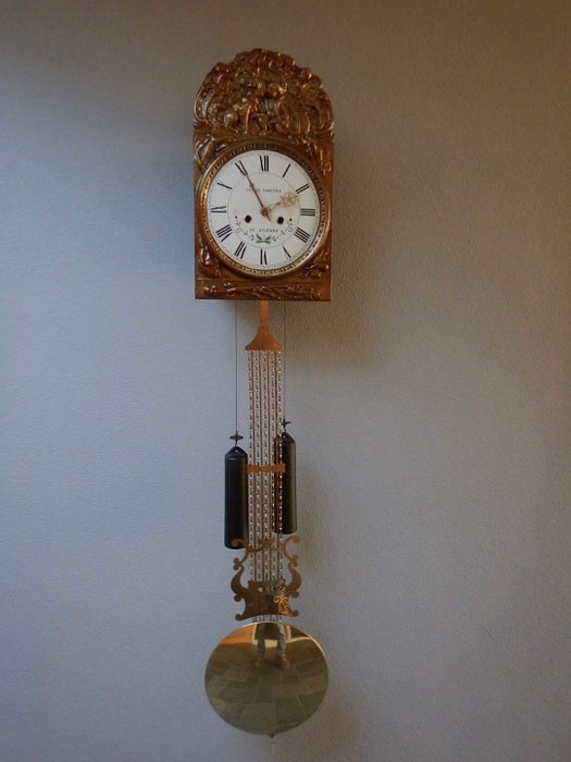Model de ceas de perete Comtoise Louis Jaquine St. Etienne - Alamă, Smalț - A doua jumătate a secolului 20