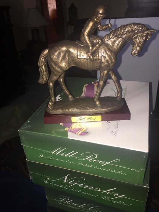 Atlas - Verzameling van 12 "the sport of kings" collectie paarden compleet met originele dozen (12) - Hars/polyester, Hout