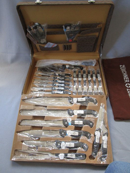Firma :  ZÜRCHNER ZUMEFA - Schweiz - Qualitäts Messerset - 24 Teile mit Steakbesteck - alle onderdelen origineel verpakt - in orig. koffer - roestvrijstalen messen