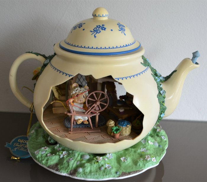 Spieluhr Enesco „Teekannenbungalow“, Sammlerstück in Originalverpackung. - Harz, Kunststoff, Metall